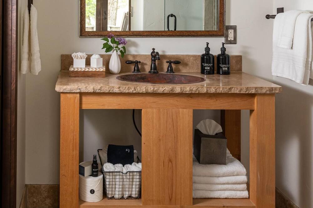 Photo of Bathroom in Emigrant