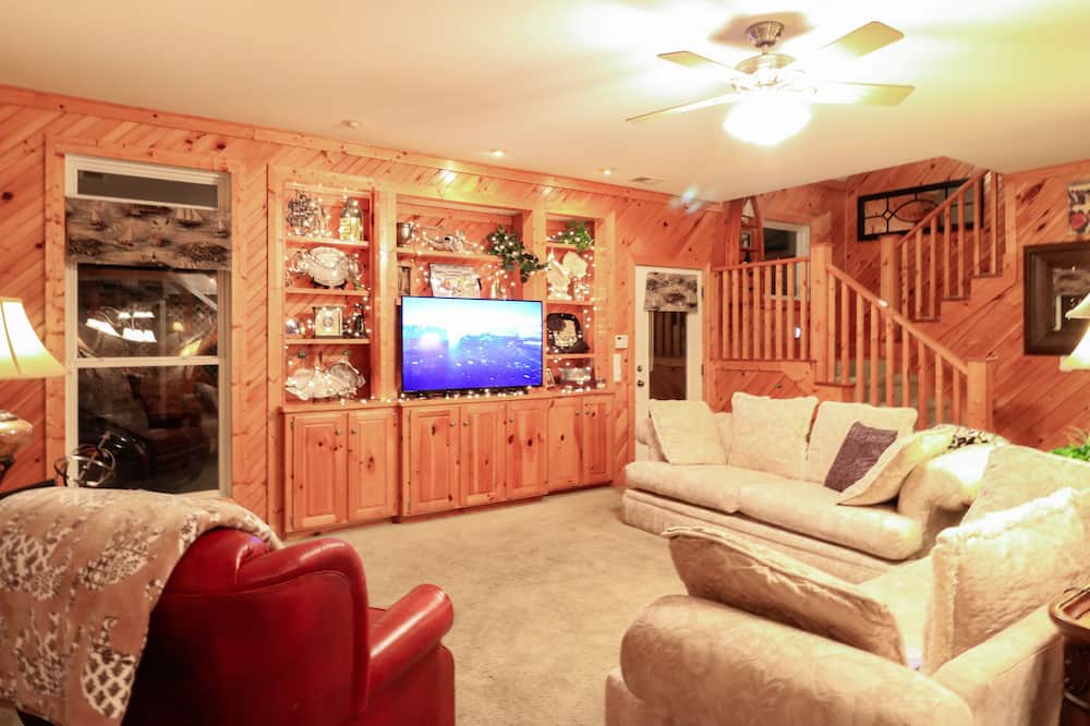 Photo of Livingroom in Russellville