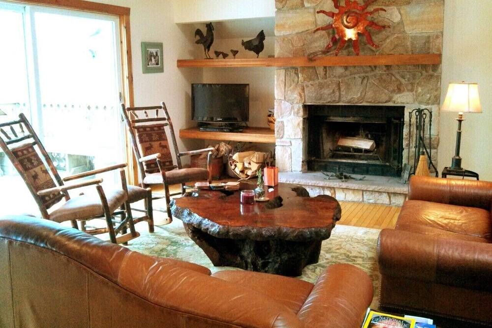 Photo of Livingroom in Pocono Pines
