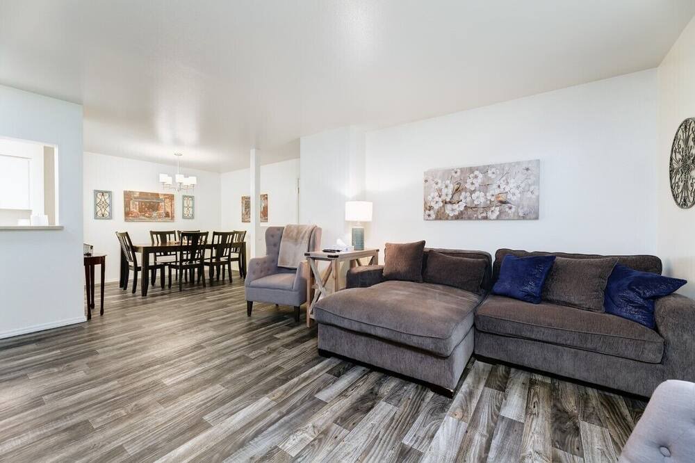 Photo of Livingroom in Franklin - Randolph