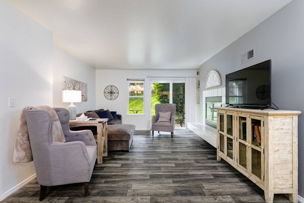 Photo of Livingroom in Franklin - Randolph