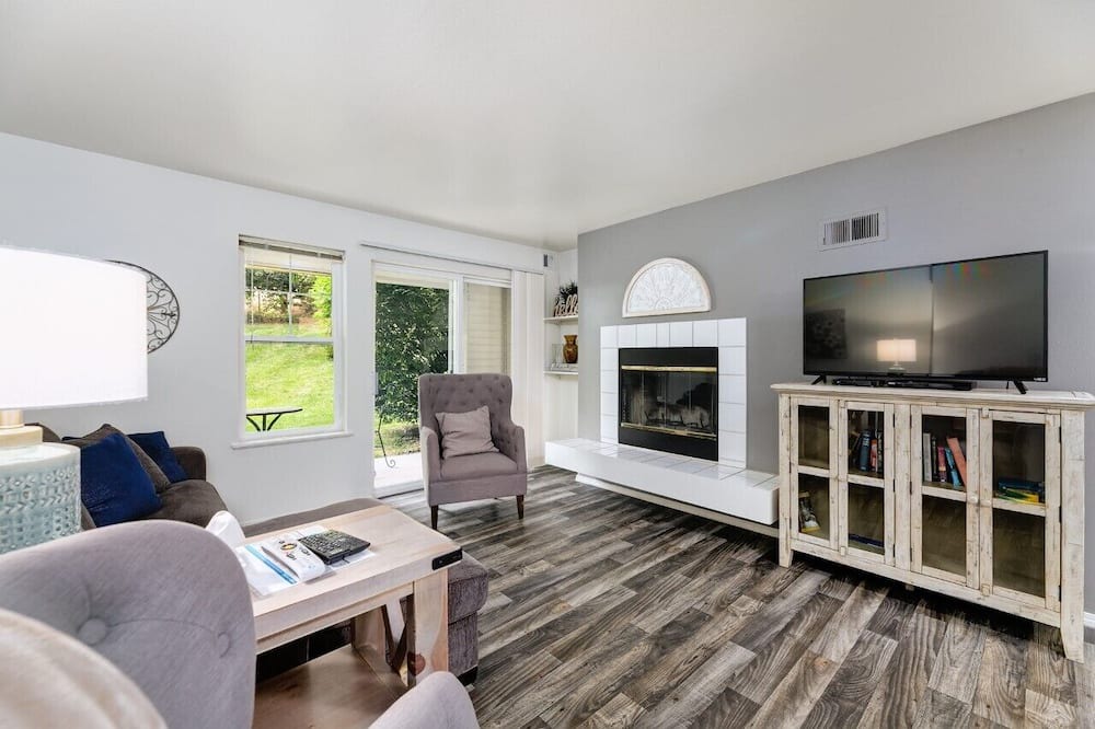 Photo of Livingroom in Franklin - Randolph
