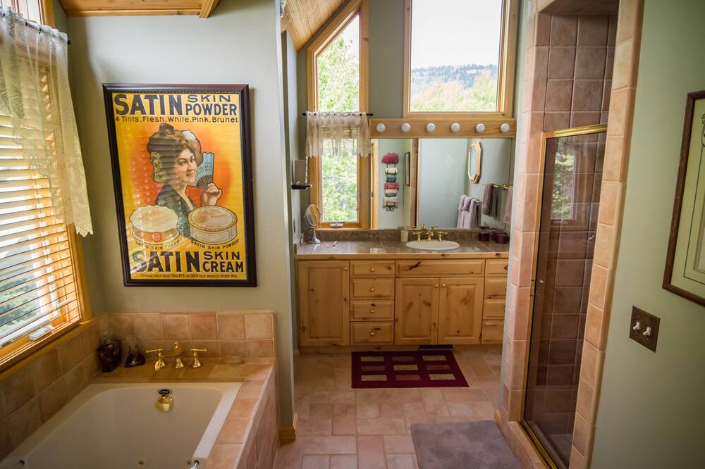 Photo of Bathroom in Teton Pines