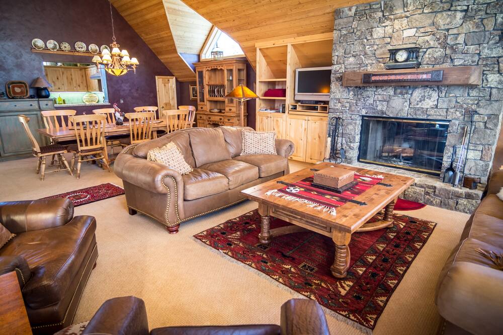 Photo of Livingroom in Teton Pines