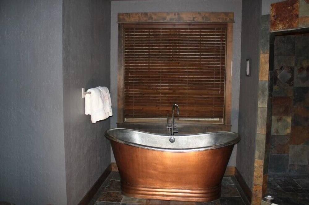 Photo of Bathroom in Cascade