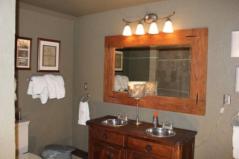 Photo of Bathroom in Cascade