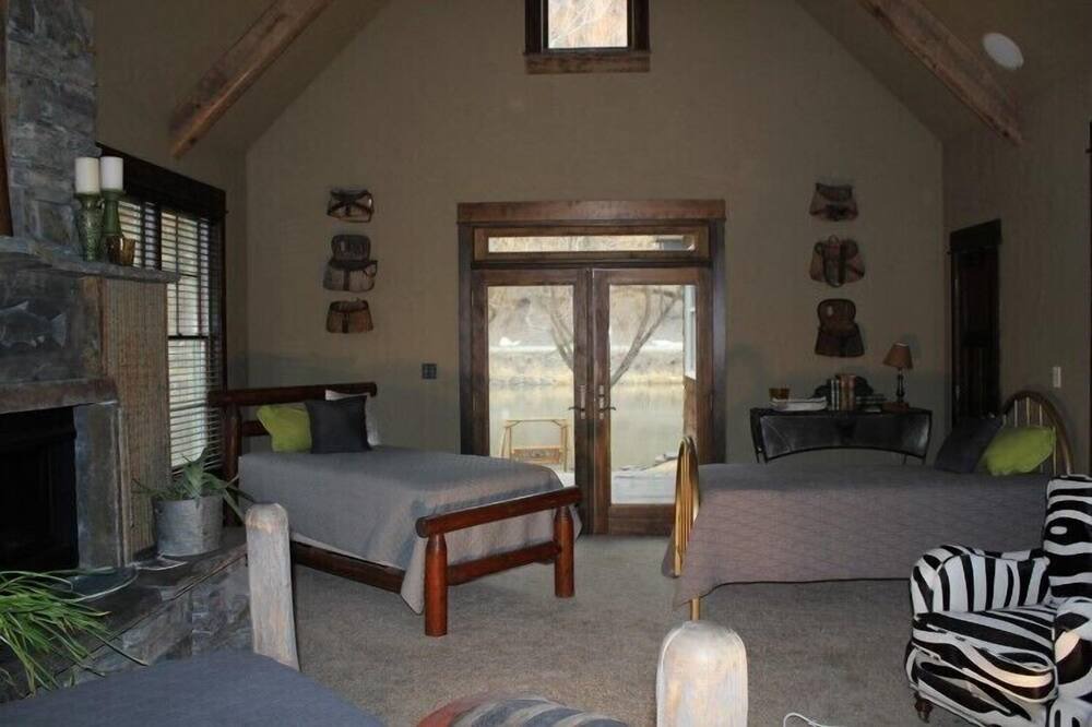 Photo of Bedroom in Cascade