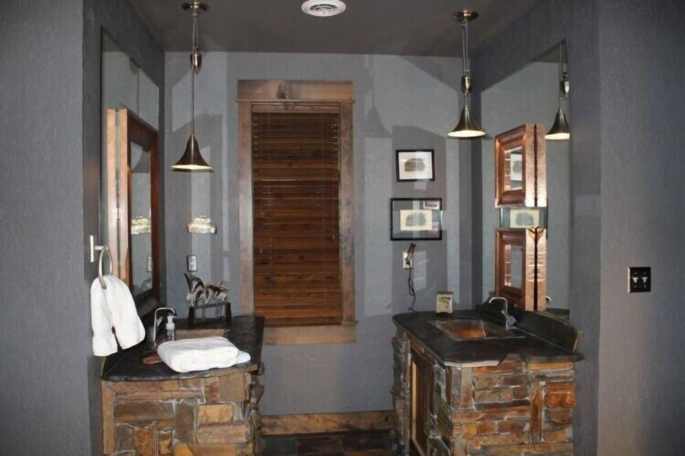 Photo of Bathroom in Cascade