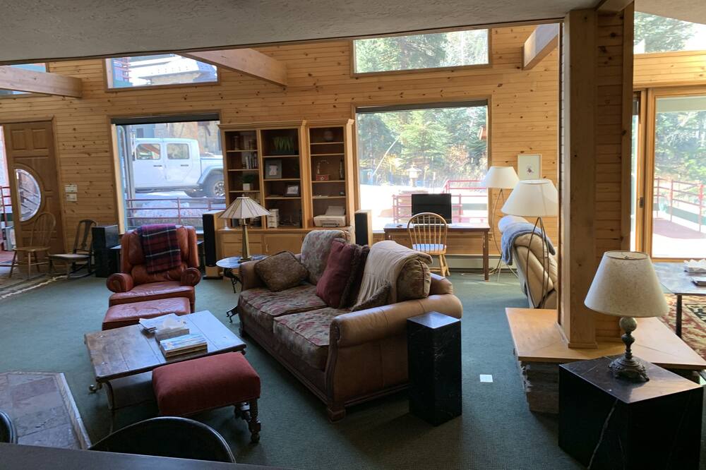 Photo of Livingroom in Warm Springs
