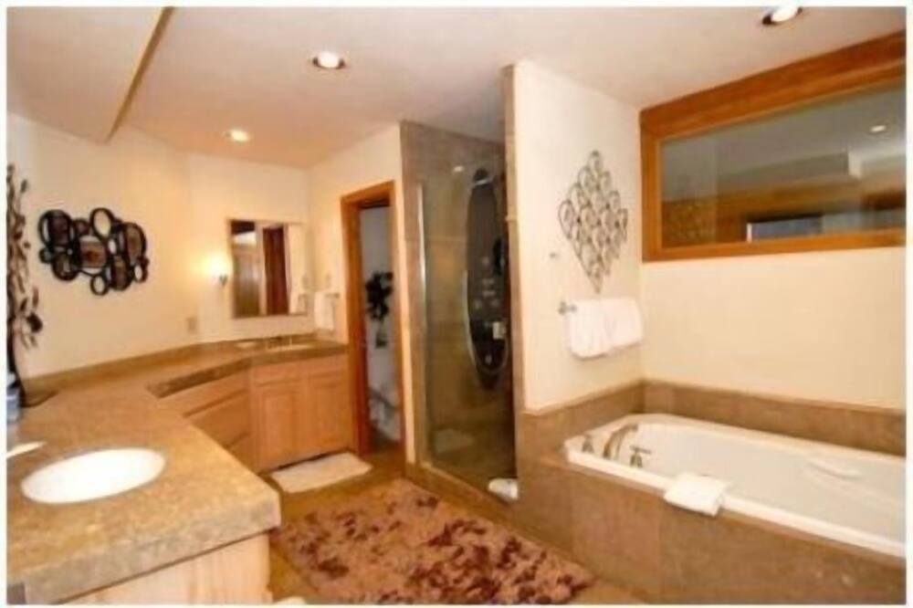 Photo of Bathroom in Warm Springs