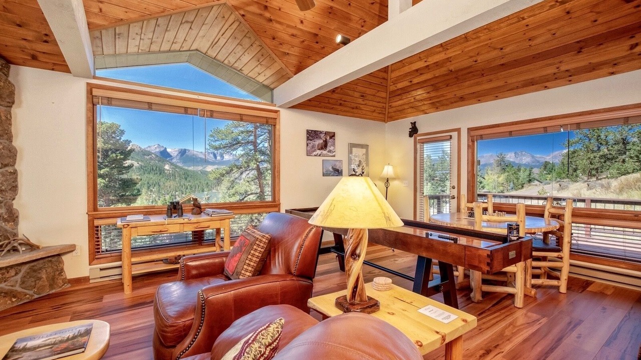 Photo of Livingroom in Windcliff Estates