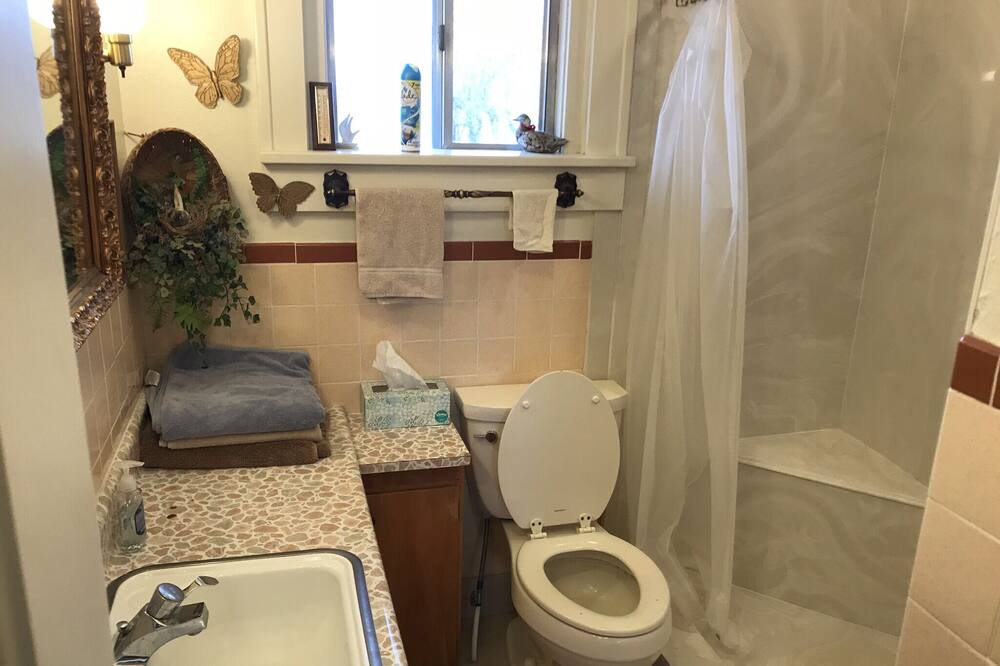Photo of Bathroom in Buhl