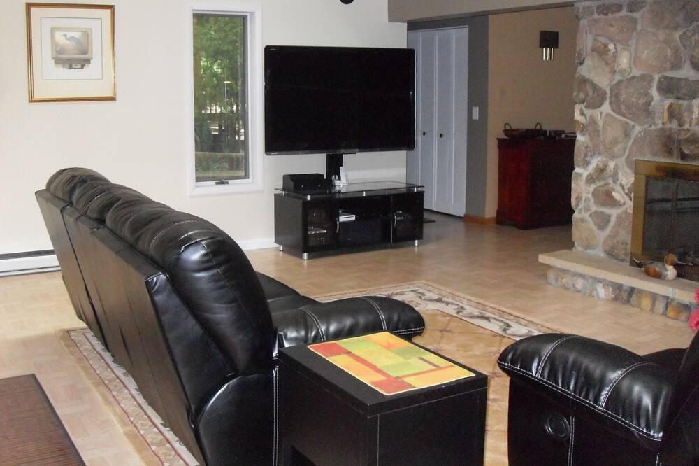 Photo of Bedroom in Treasure Lake