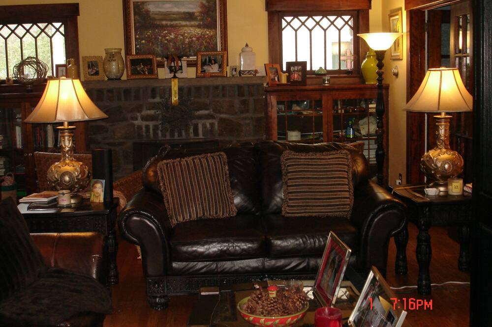 Photo of Livingroom in Johnstown