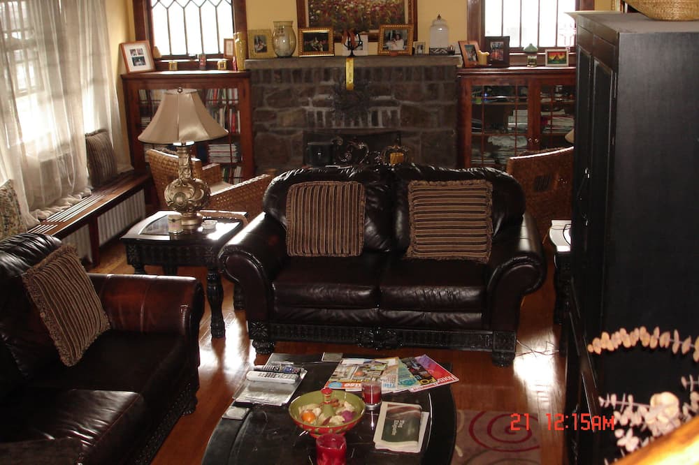 Photo of Livingroom in Johnstown