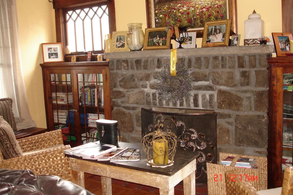 Photo of Livingroom in Johnstown
