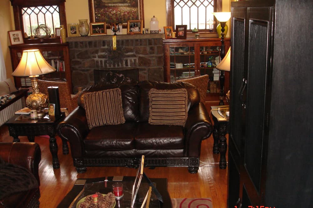 Photo of Livingroom in Johnstown