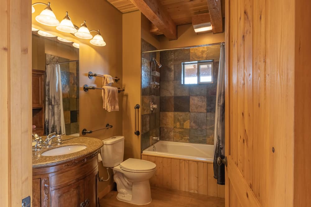 Photo of Bathroom in Cameron