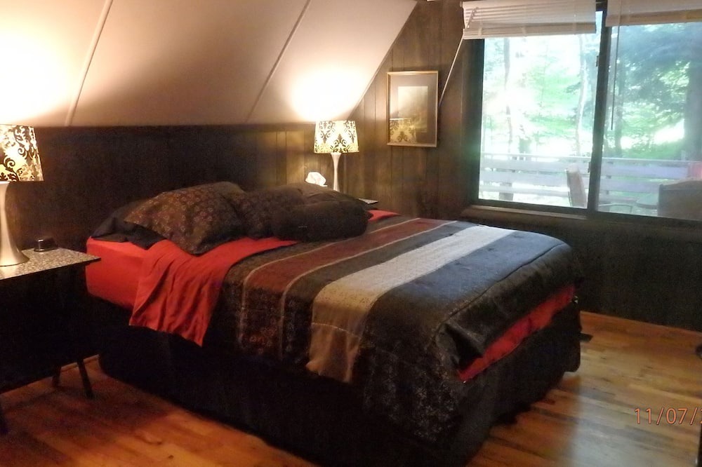 Photo of Bedroom in Treasure Lake