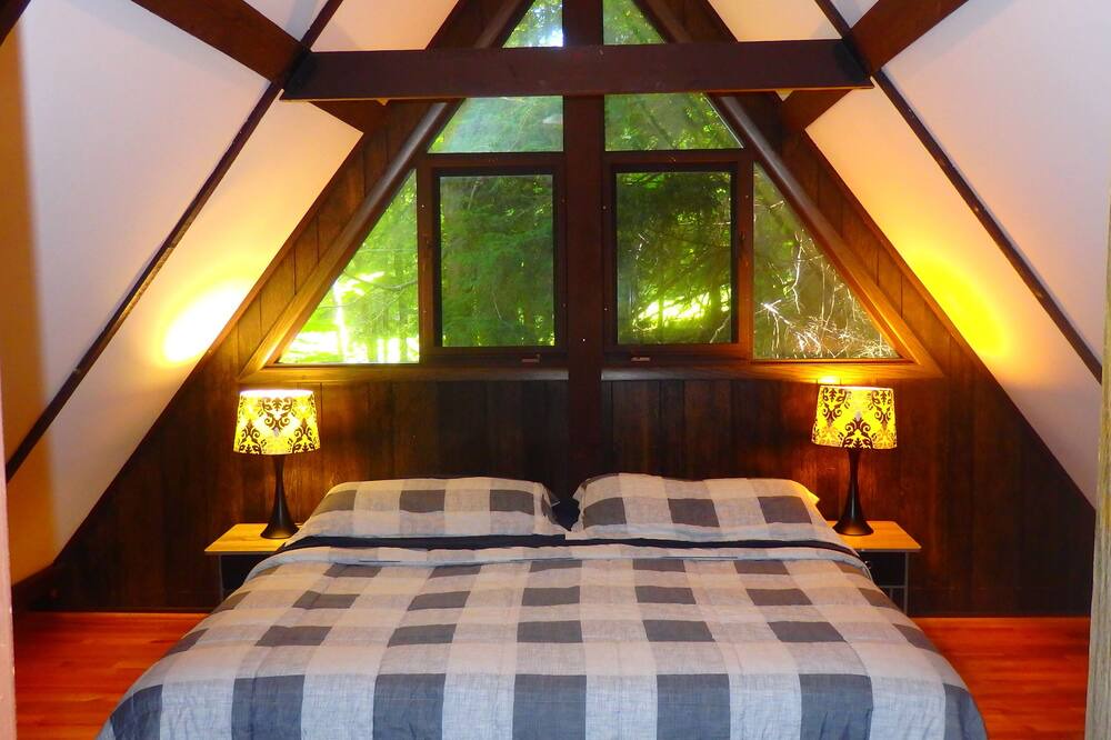 Photo of Bedroom in Treasure Lake