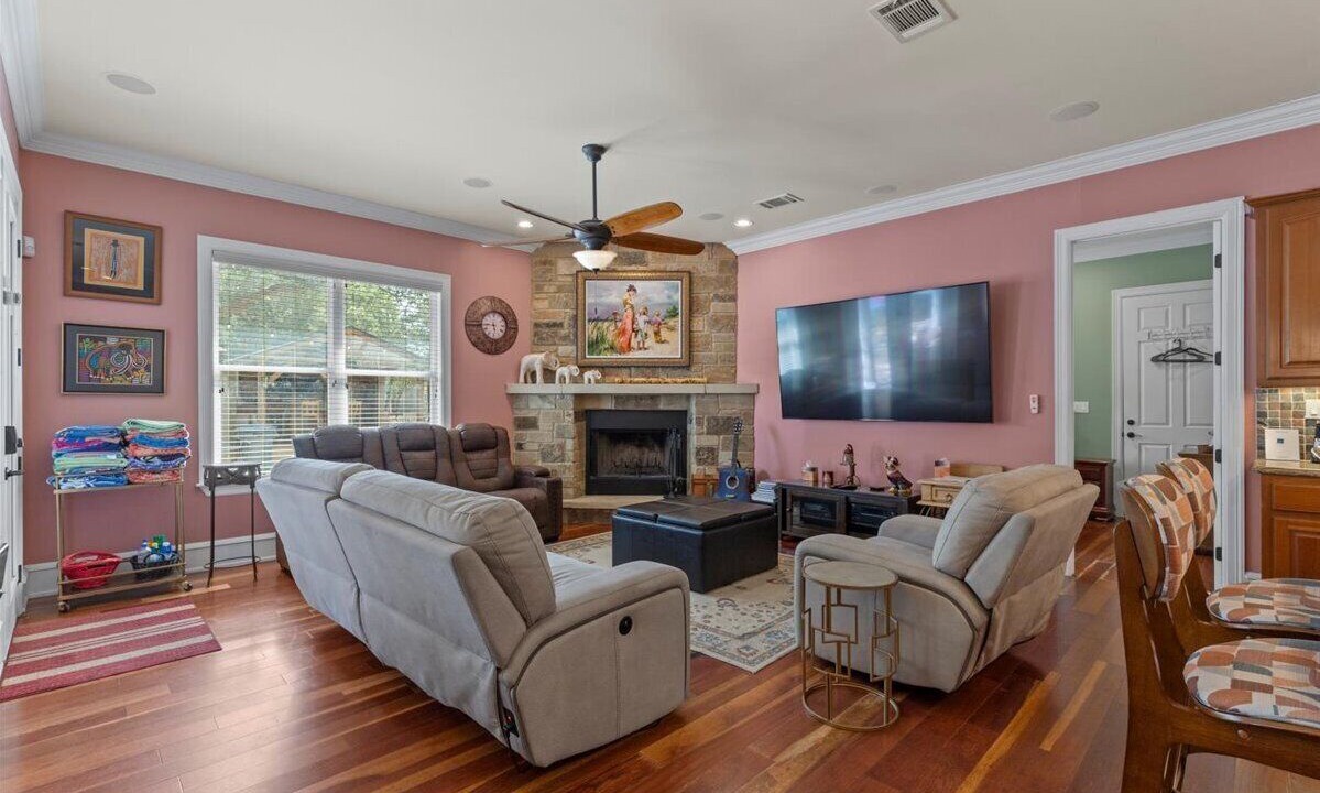 Photo of Livingroom in Cedar Creek