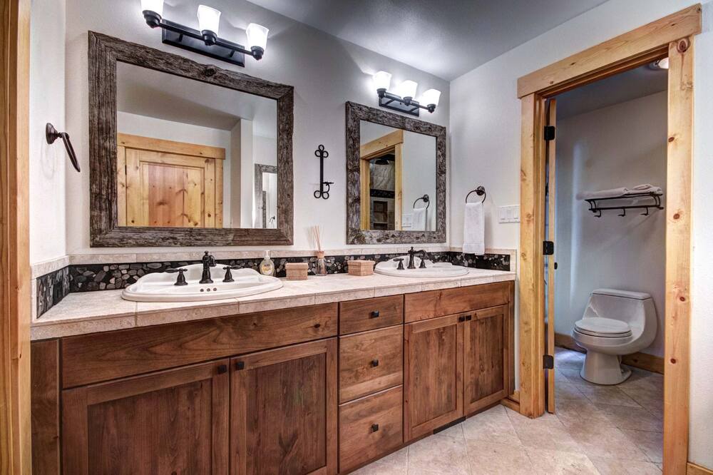 Photo of Bathroom in Red Feather Lakes
