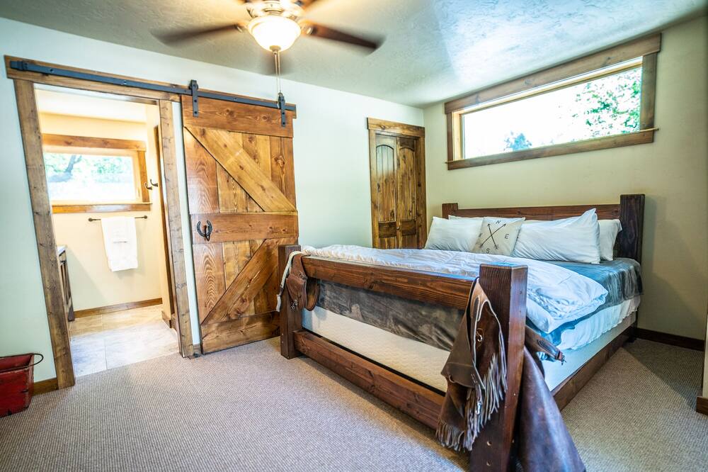 Photo of Bedroom in Riggins
