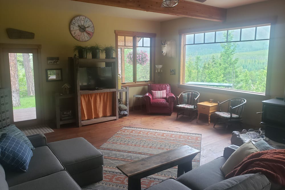 Photo of Livingroom in West Glacier