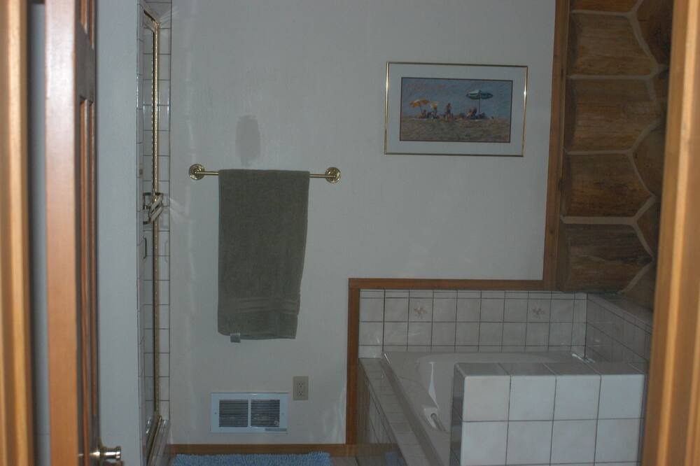 Photo of Bathroom in Lolo