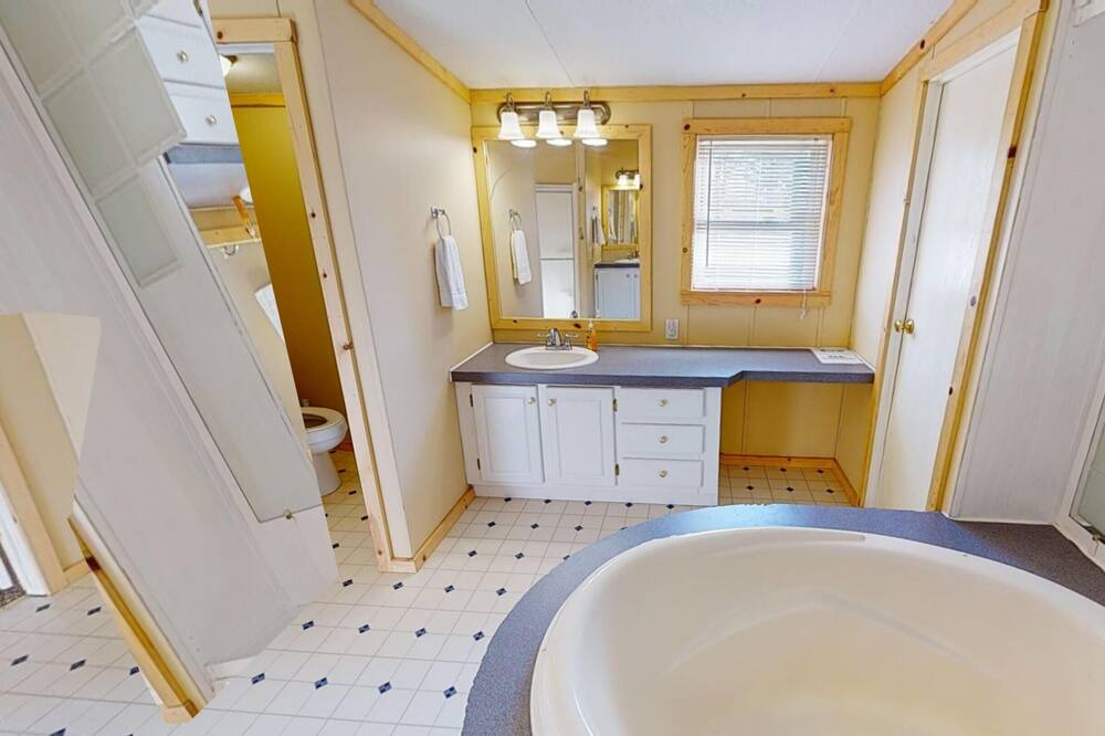 Photo of Bathroom in Nelsonville