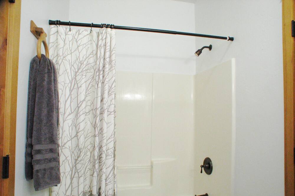 Photo of Bedroom in Lakeside