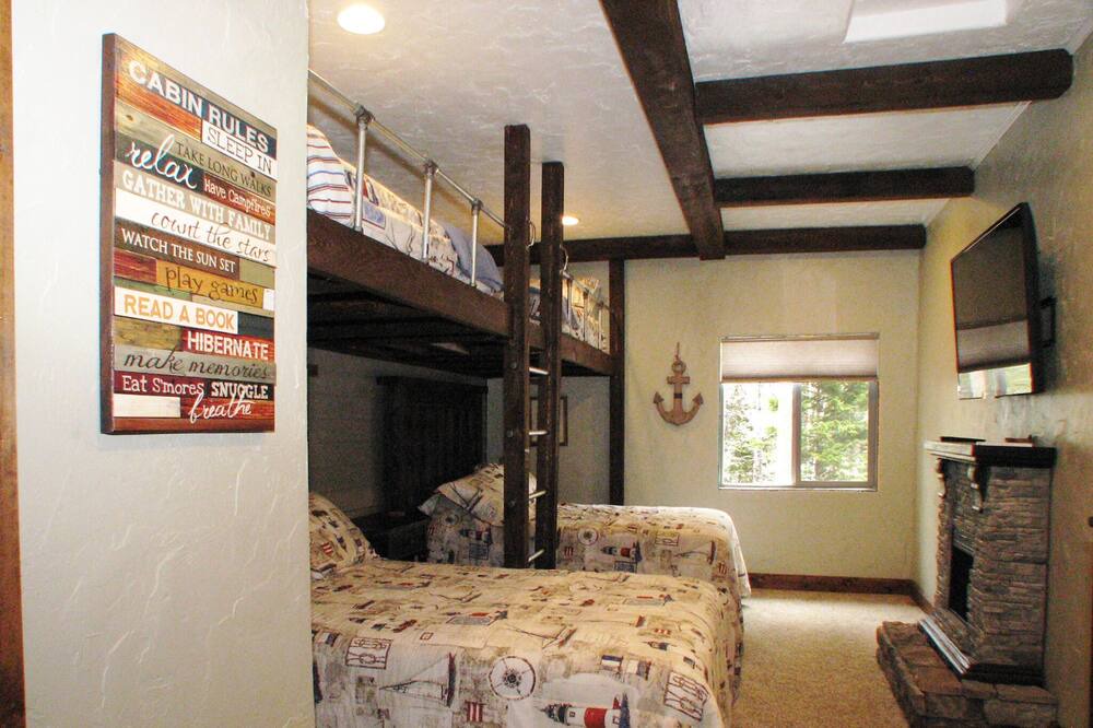 Photo of Bedroom in Lakeside