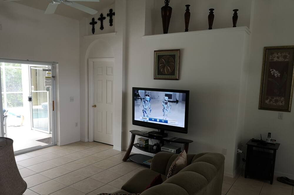 Photo of Livingroom in Bridgewater Crossing