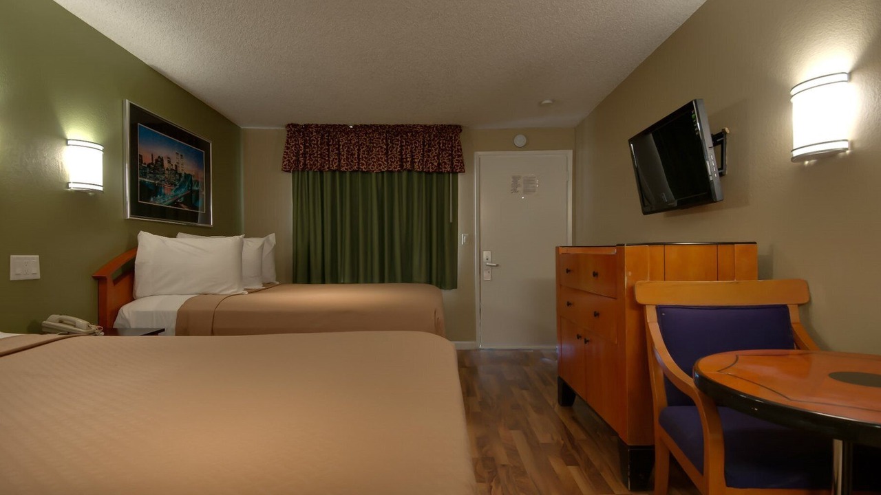 Photo of Bedroom in Oildale