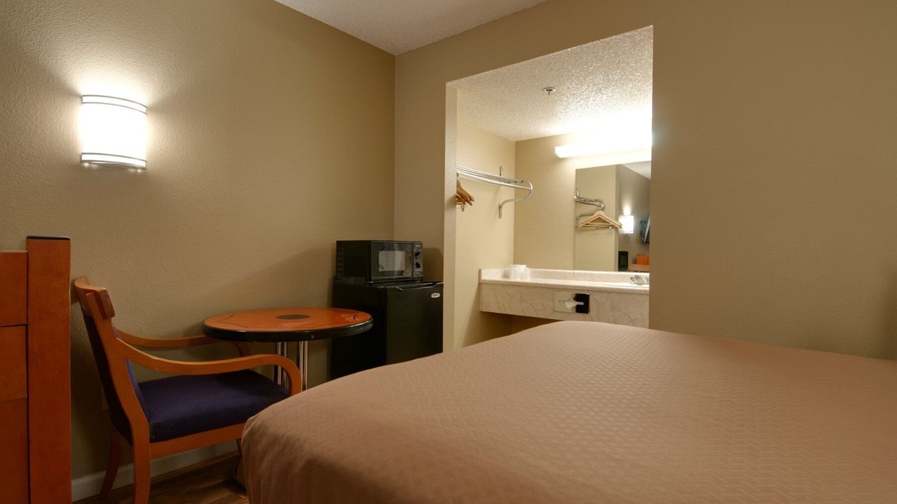 Photo of Bedroom in Oildale