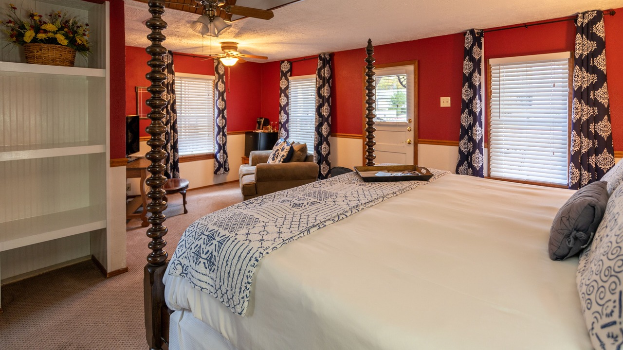 Photo of Bedroom in Eureka Springs Historic District