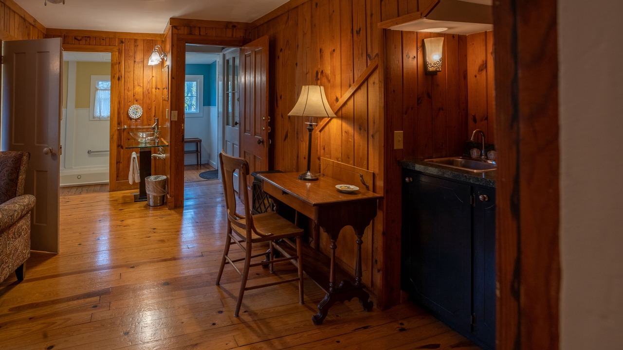 Photo of Bedroom in Eureka Springs Historic District