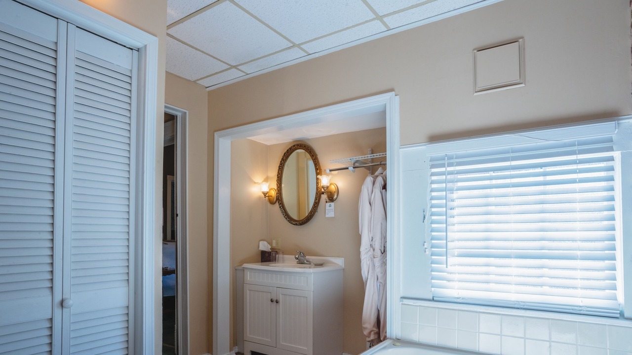 Photo of Bathroom in Eureka Springs Historic District