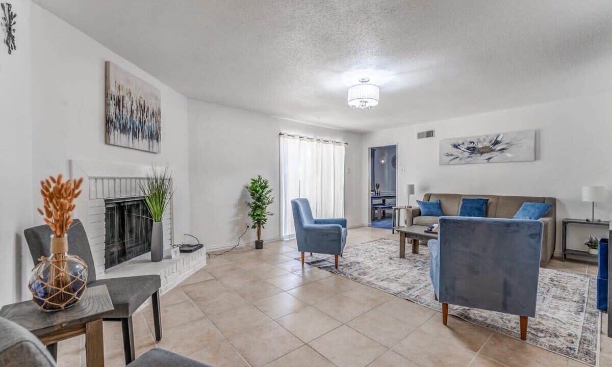 Photo of Livingroom in Hickory Hill