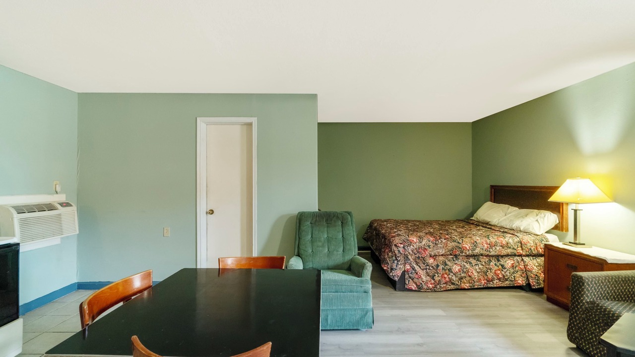 Photo of Bedroom in Clute