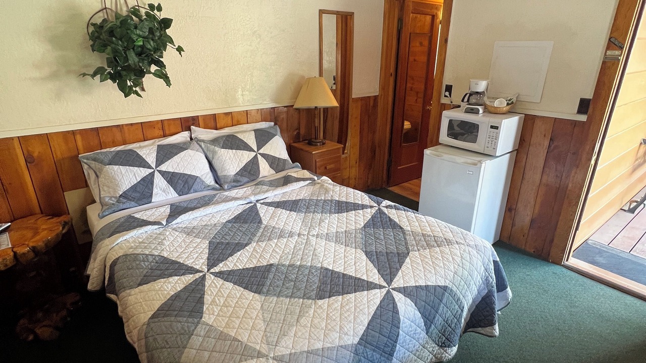 Photo of Bedroom in West Yellowstone