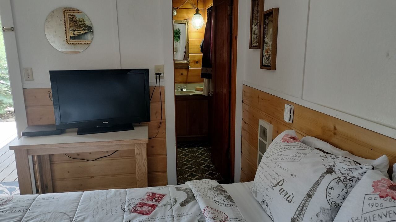 Photo of Bedroom in West Yellowstone