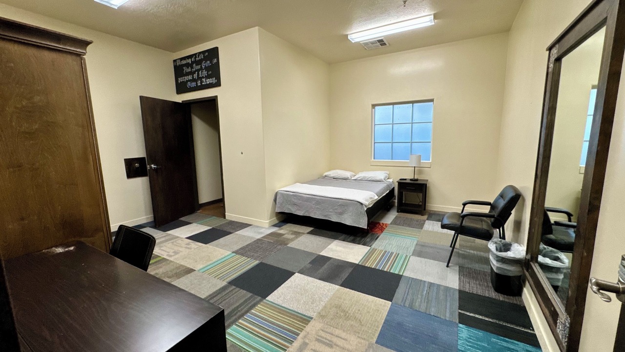 Photo of Bedroom in Hurricane