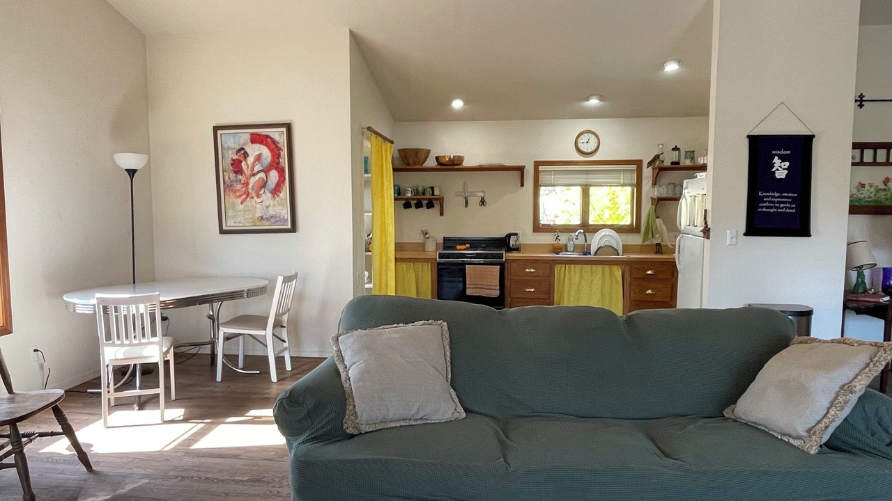 Photo of Livingroom in Salmon