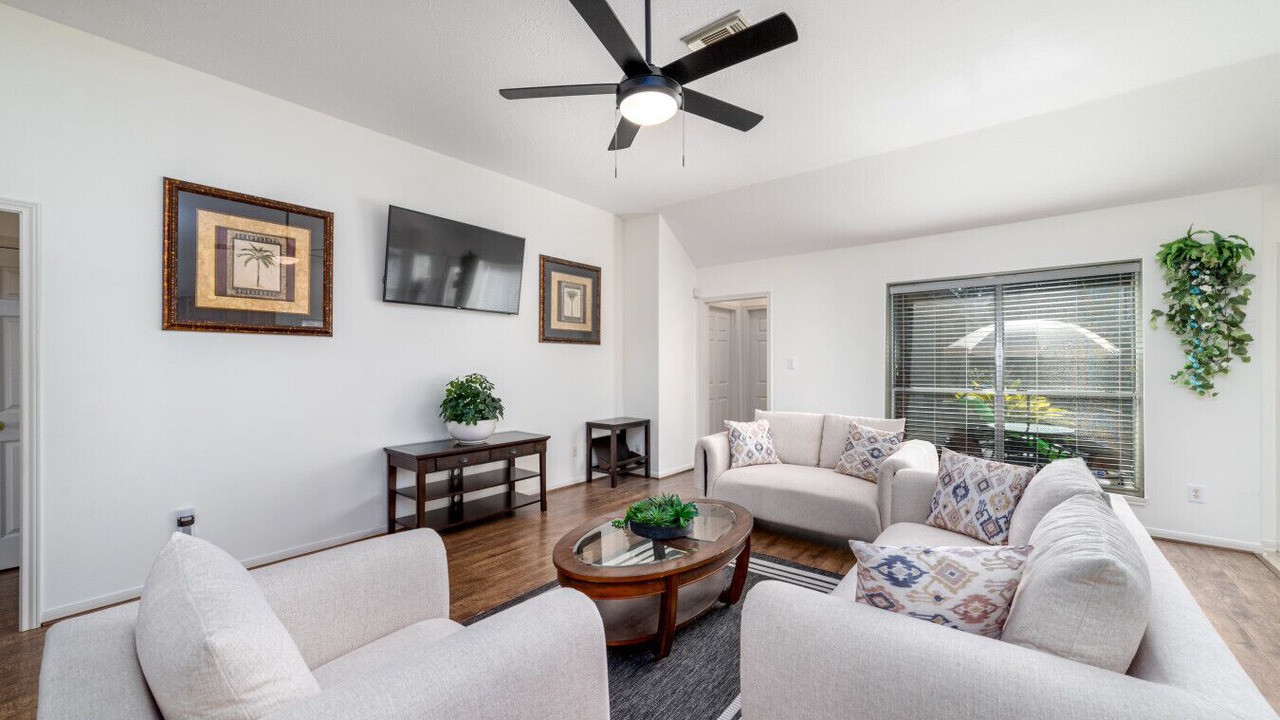 Photo of Livingroom in George Bush Park/Eldridge