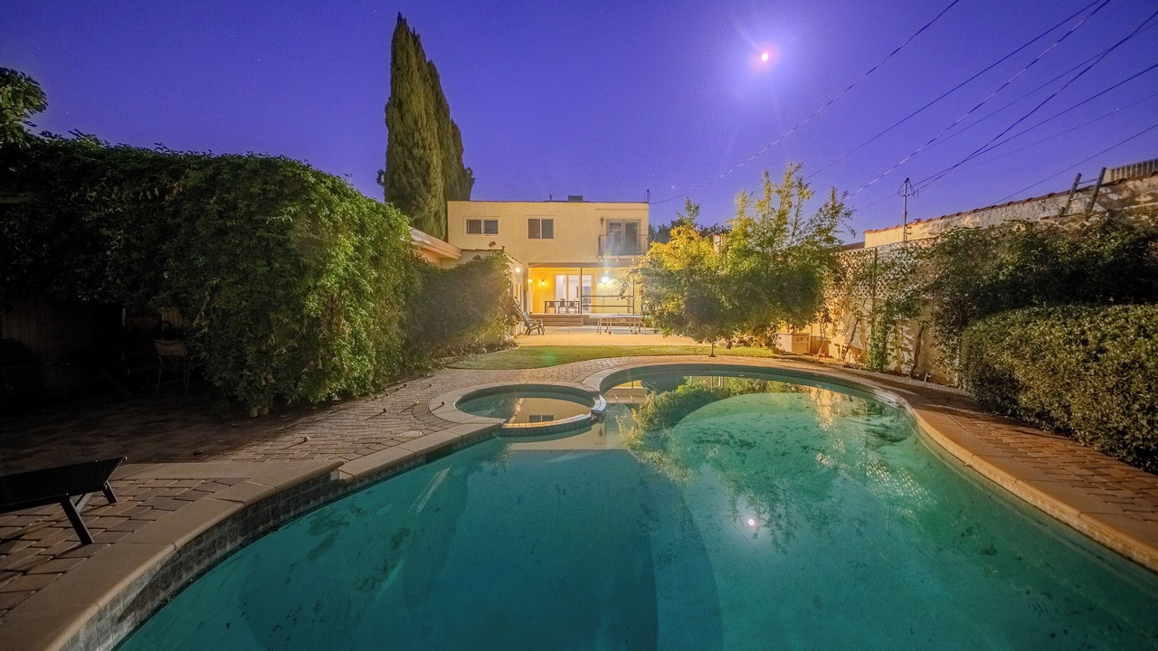 Photo of Outdoor in Fairfax District