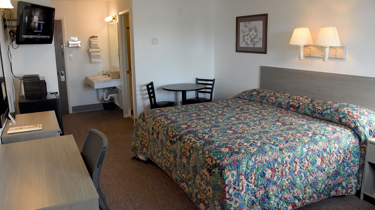 Photo of Bedroom in Glendive
