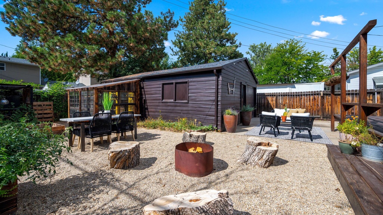 Photo of Outdoor in Depot Bench