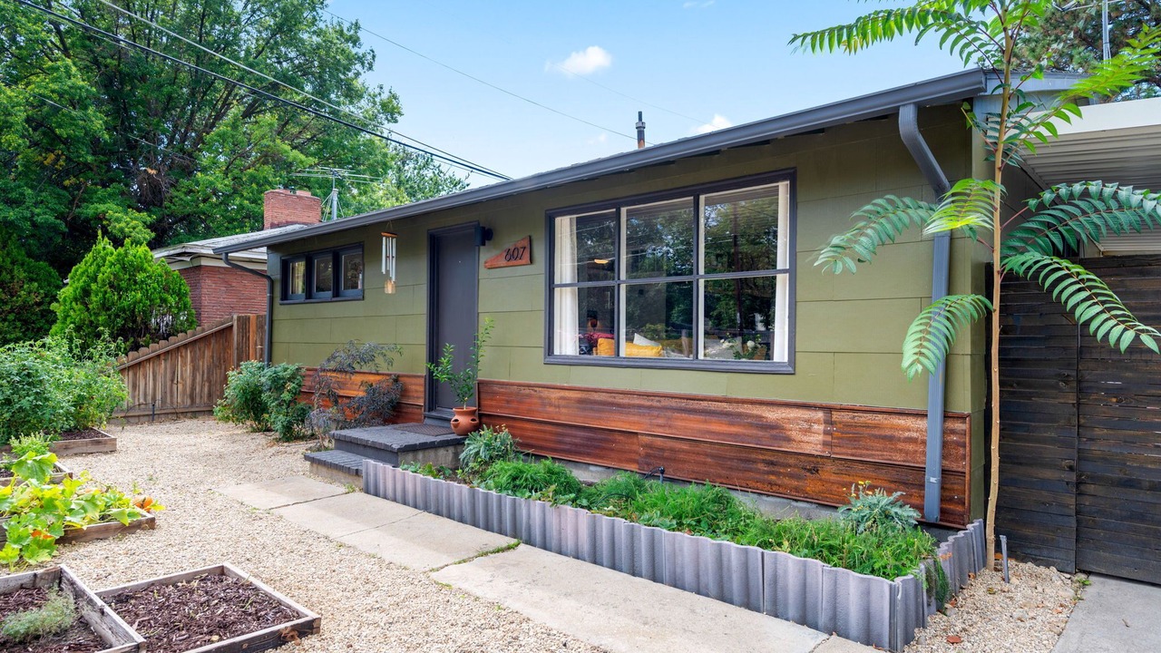 Photo of Outdoor in Depot Bench