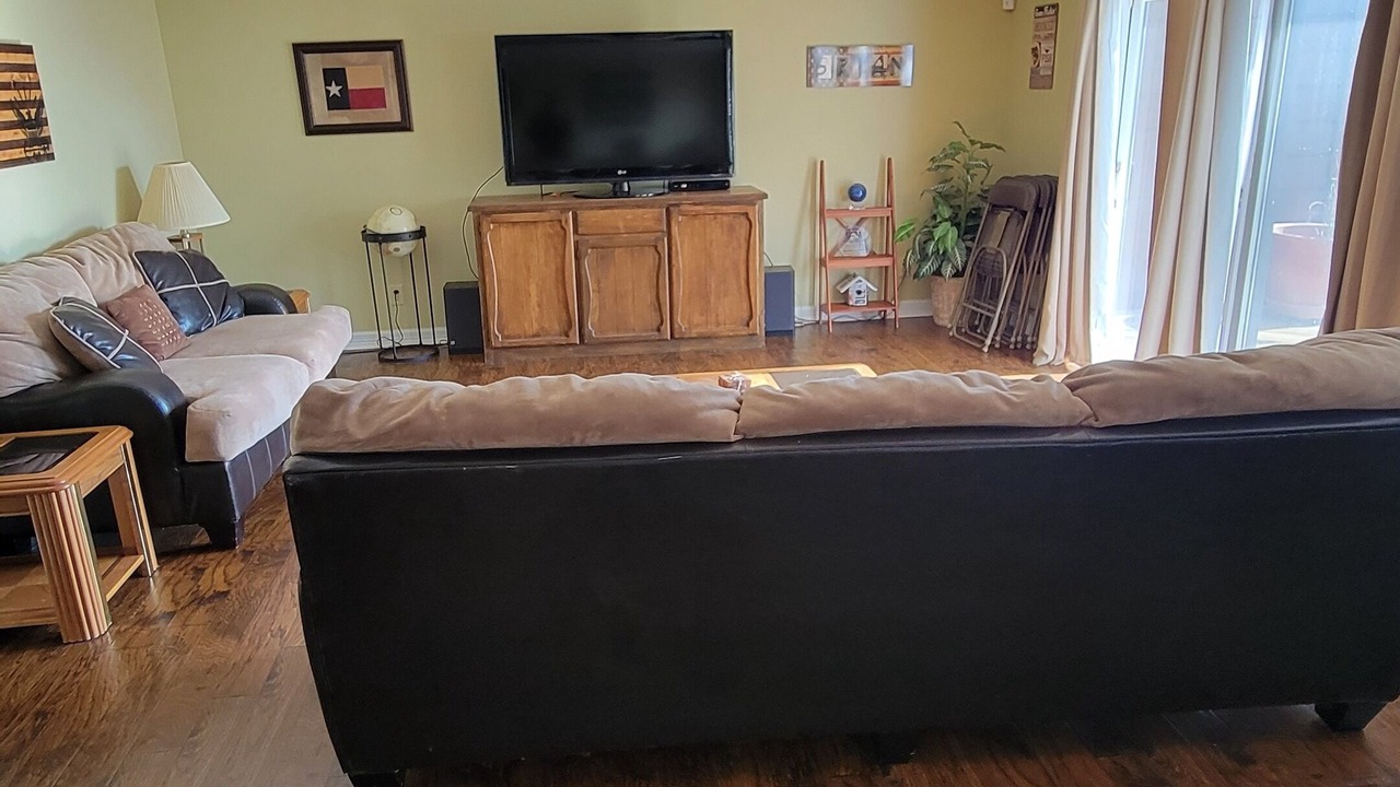 Photo of Livingroom in League City